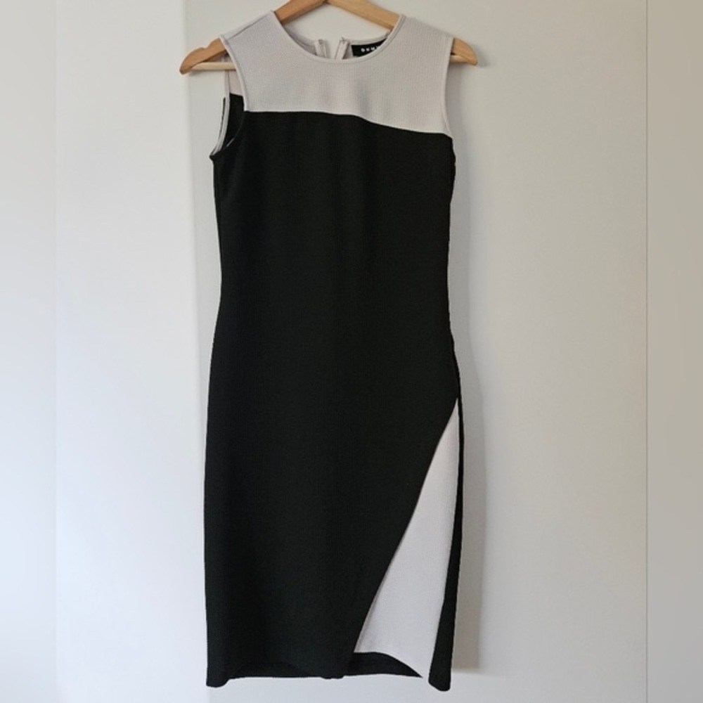 DKNY Black and White Sleeveless Midi Sheath Dress